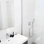 Luxury Cozy 2 Bdr Downtown Apt.6