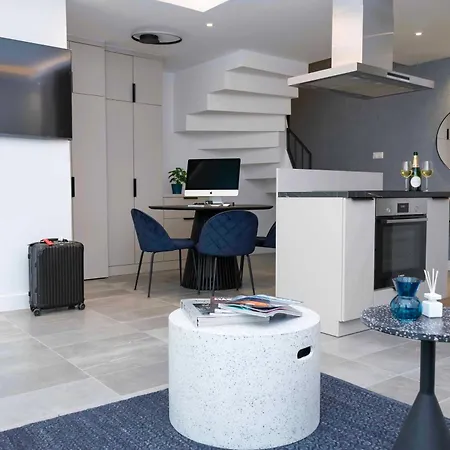 Luxury Cozy 2 Bdr Downtown Apt.6 *