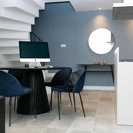 Luxury Cozy 2 Bdr Downtown Apt.6 *