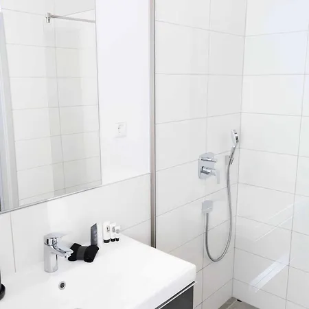 Luxury Cozy 2 Bdr Downtown Apt.6