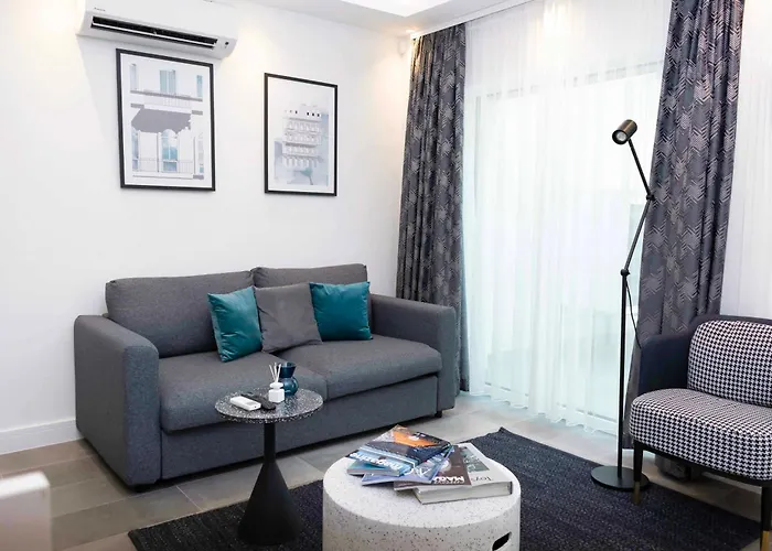 Luxury Cozy 2 Bdr Downtown Apt.6